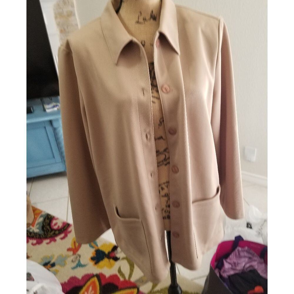 Alfred Dunner tan jacket size 18 100% polyester excellent cond